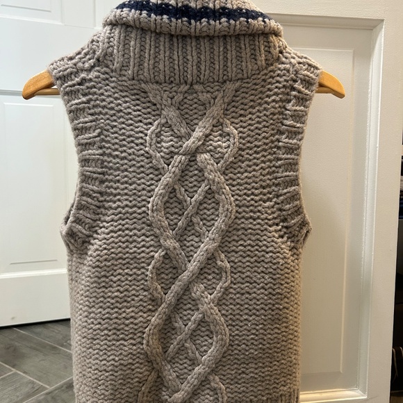 Abercrombie & Fitch vest - Picture 4 of 6